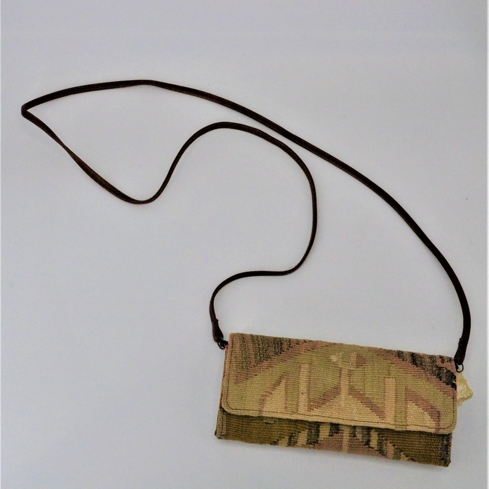 Res Ipsa Crossbody Clutch
